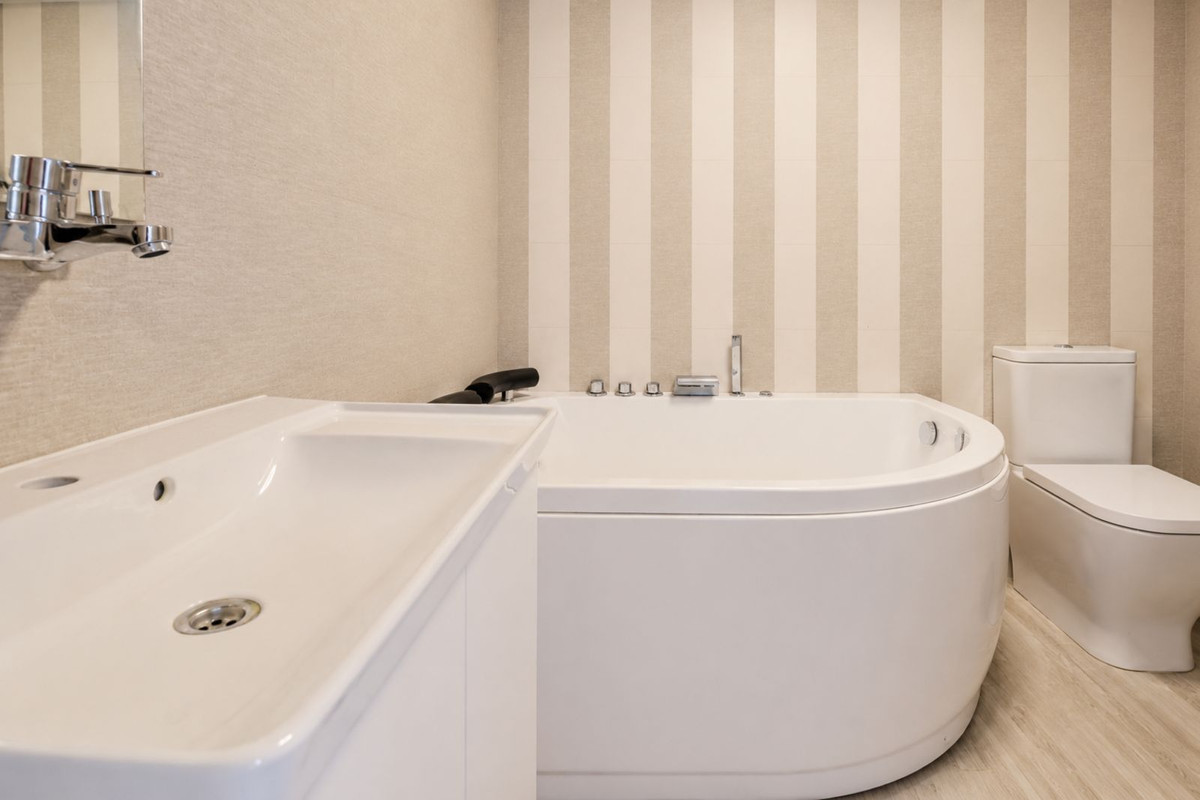 Se vende Ático de 4 dormitorios en Costa Del Sol, Cadiz, España