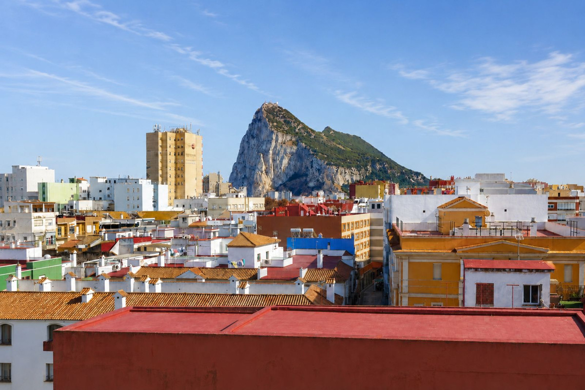 Se vende Ático de 4 dormitorios en Costa Del Sol, Cadiz, España