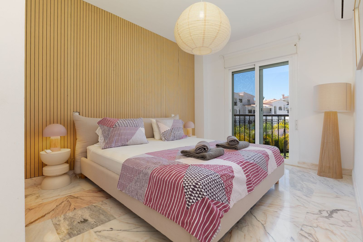 Se vende Apartamento Planta Media de 2 dormitorios en Costa Del Sol, Málaga, España