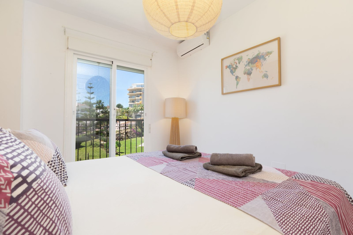 Se vende Apartamento Planta Media de 2 dormitorios en Costa Del Sol, Málaga, España