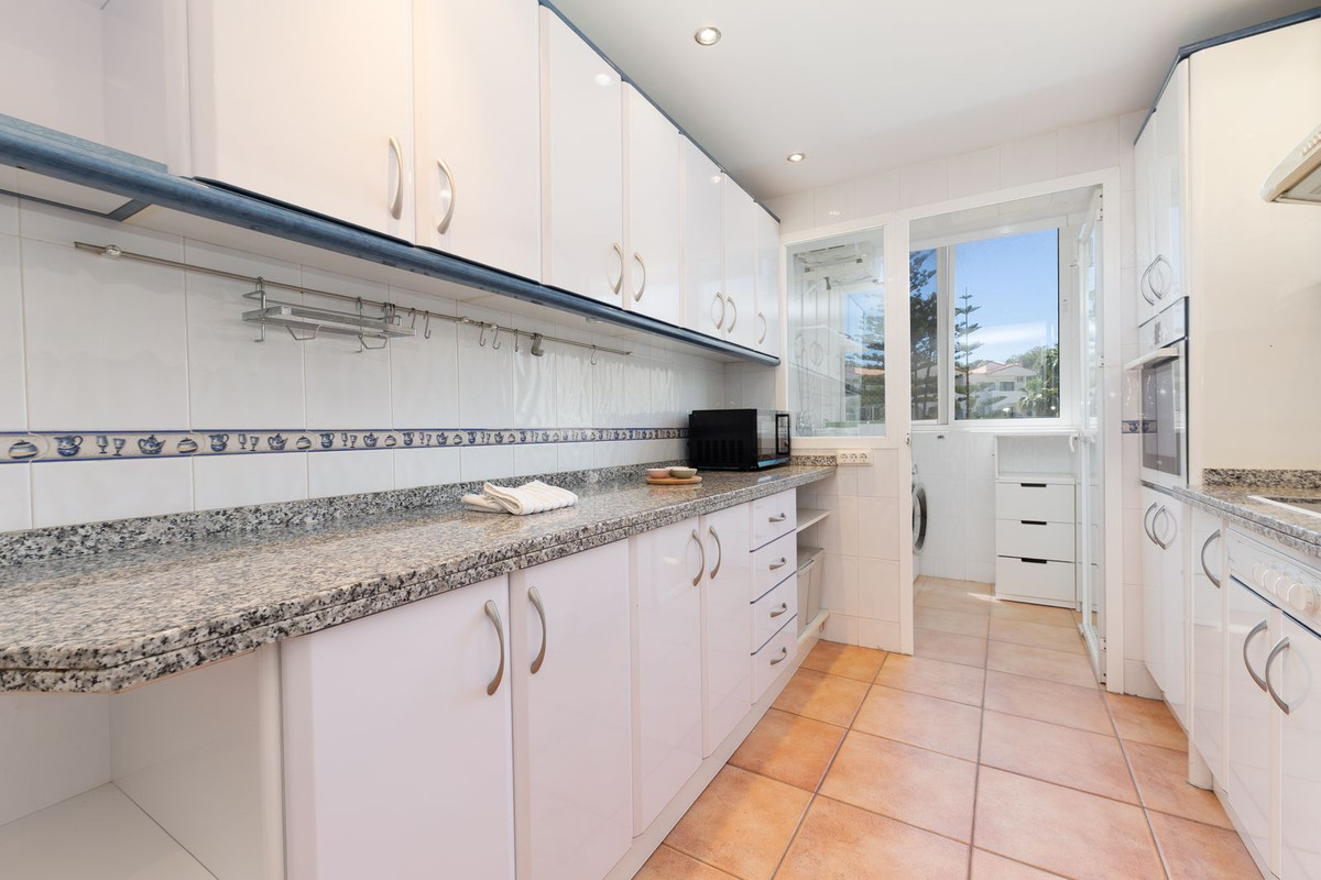Se vende Apartamento Planta Media de 2 dormitorios en Costa Del Sol, Málaga, España
