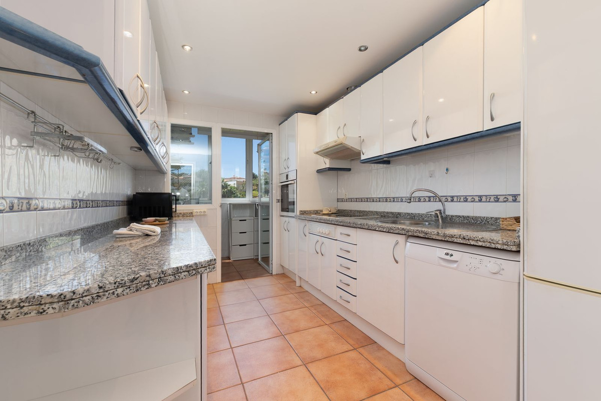 Se vende Apartamento Planta Media de 2 dormitorios en Costa Del Sol, Málaga, España