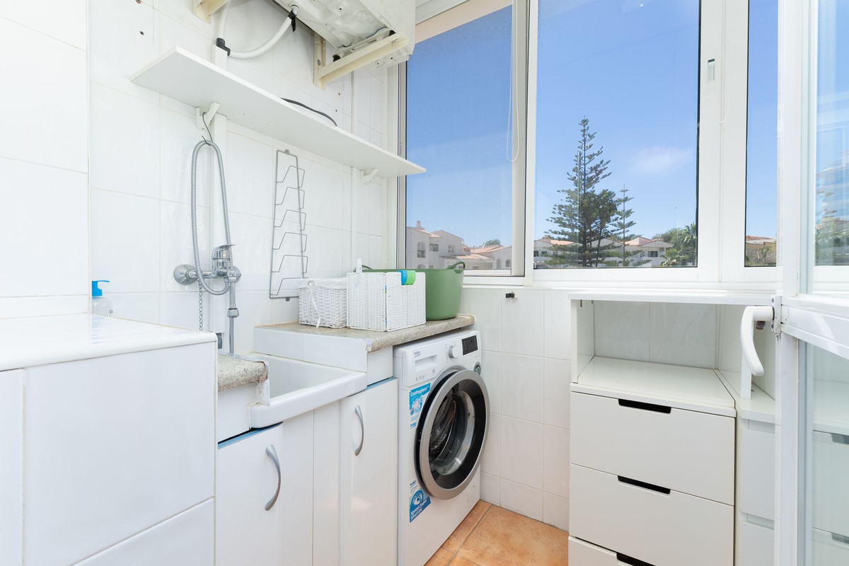 Se vende Apartamento Planta Media de 2 dormitorios en Costa Del Sol, Málaga, España