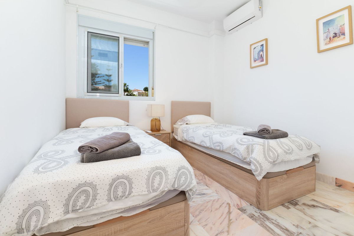 Se vende Apartamento Planta Media de 2 dormitorios en Costa Del Sol, Málaga, España