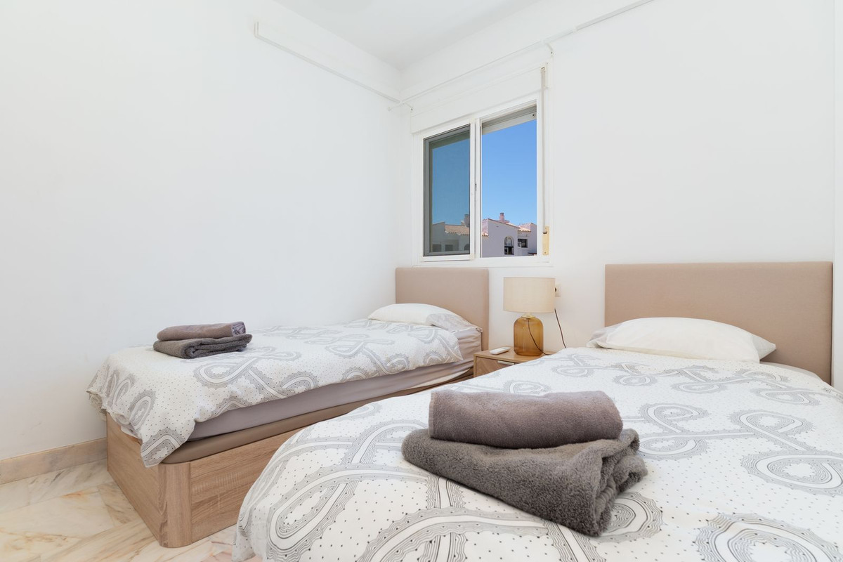 Se vende Apartamento Planta Media de 2 dormitorios en Costa Del Sol, Málaga, España