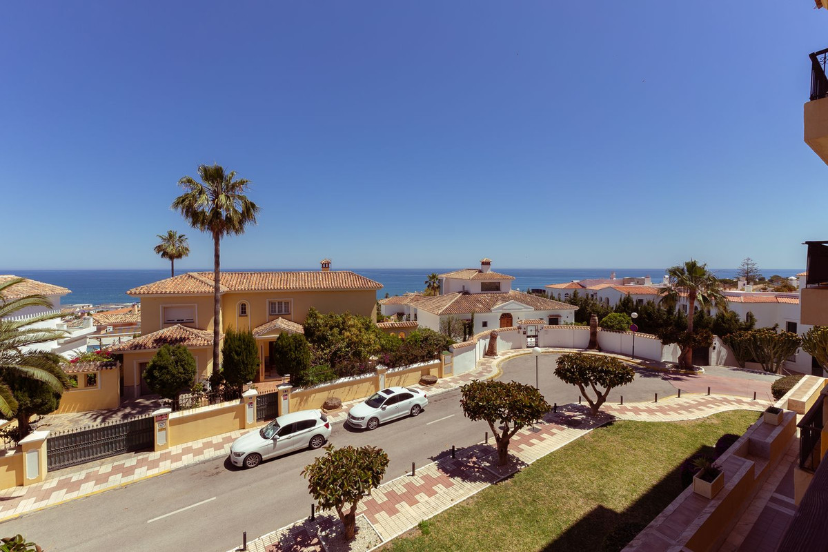 Se vende Apartamento Planta Media de 2 dormitorios en Costa Del Sol, Málaga, España