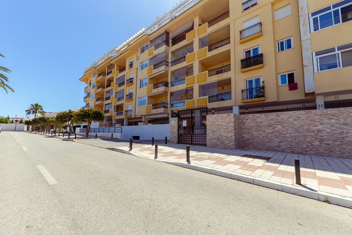 Se vende Apartamento Planta Media de 2 dormitorios en Costa Del Sol, Málaga, España