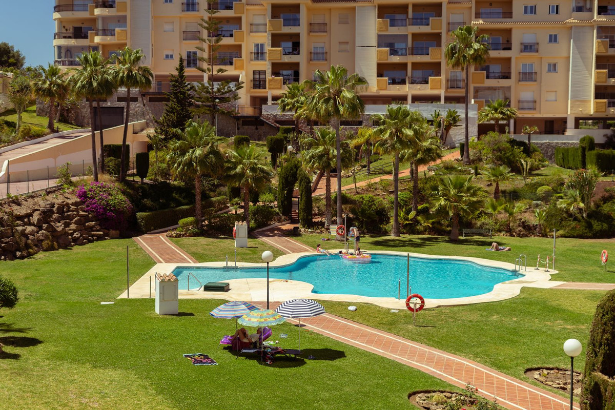 Se vende Apartamento Planta Media de 2 dormitorios en Costa Del Sol, Málaga, España