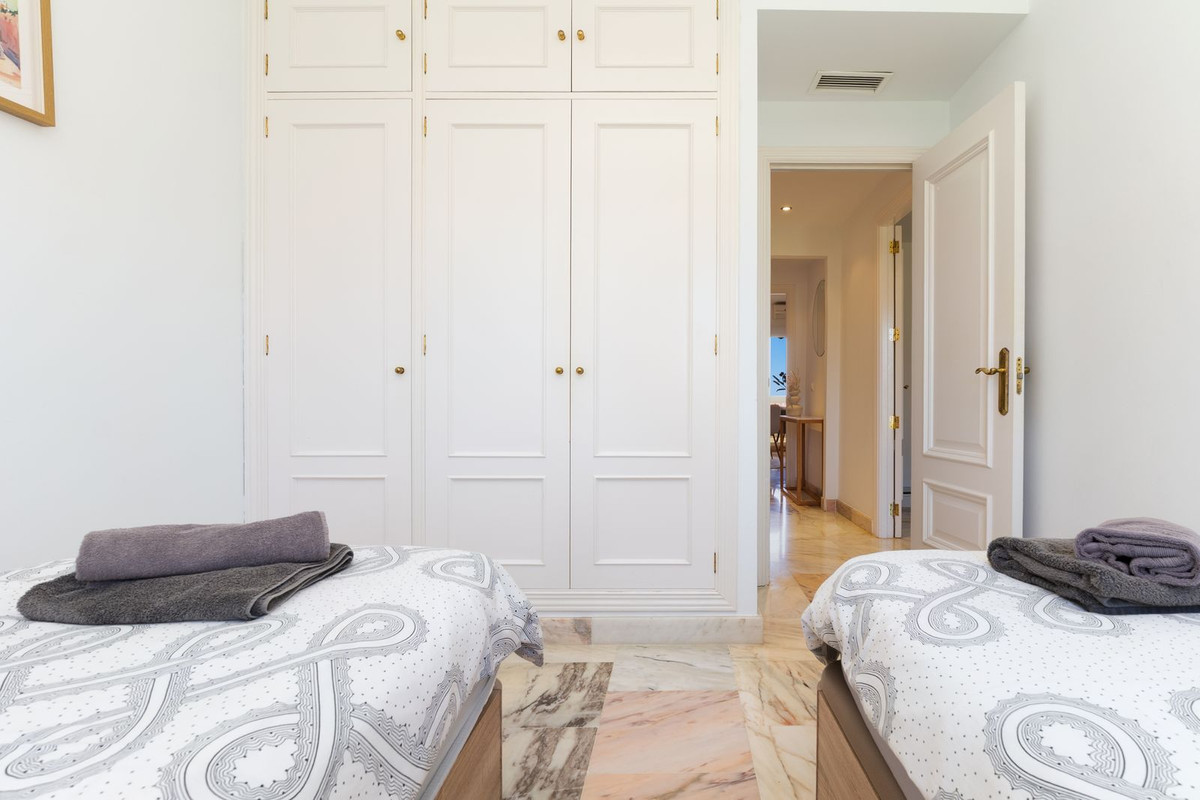 Se vende Apartamento Planta Media de 2 dormitorios en Costa Del Sol, Málaga, España
