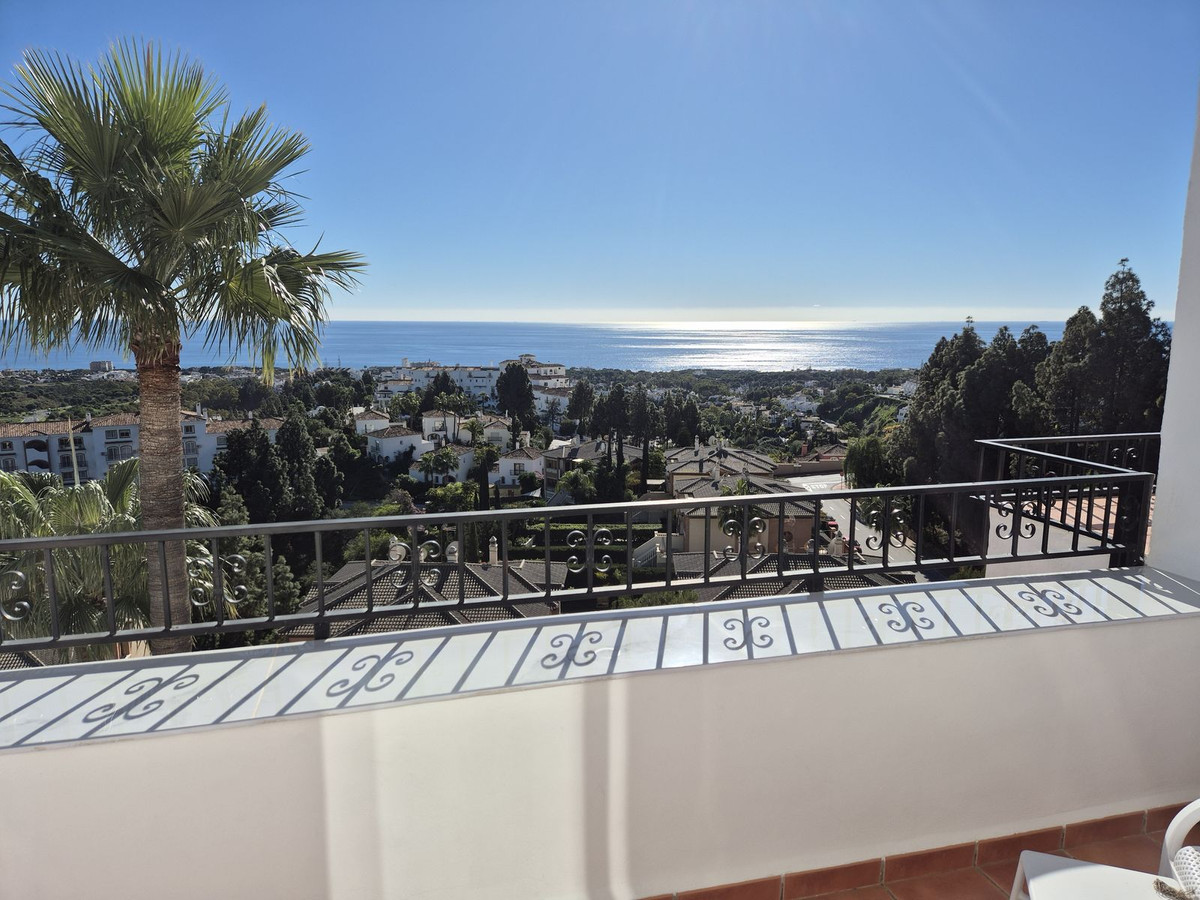 3 Bed Apartment for sale in Calahonda Costa Del Sol, Málaga, Spain