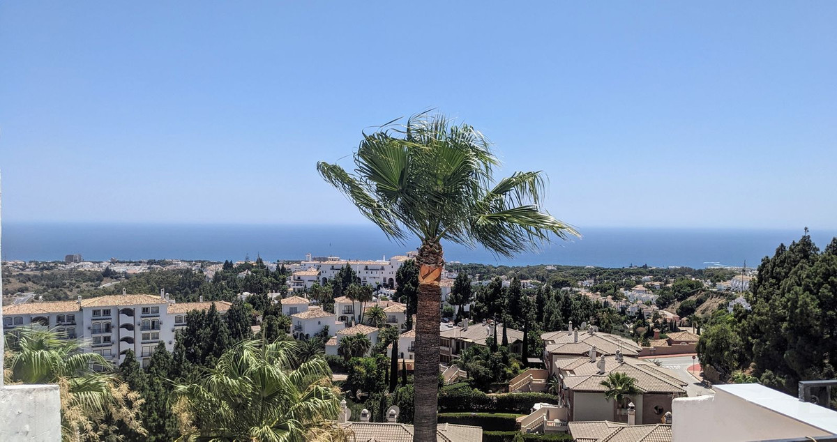 3 Bed Apartment for sale in Calahonda Costa Del Sol, Málaga, Spain