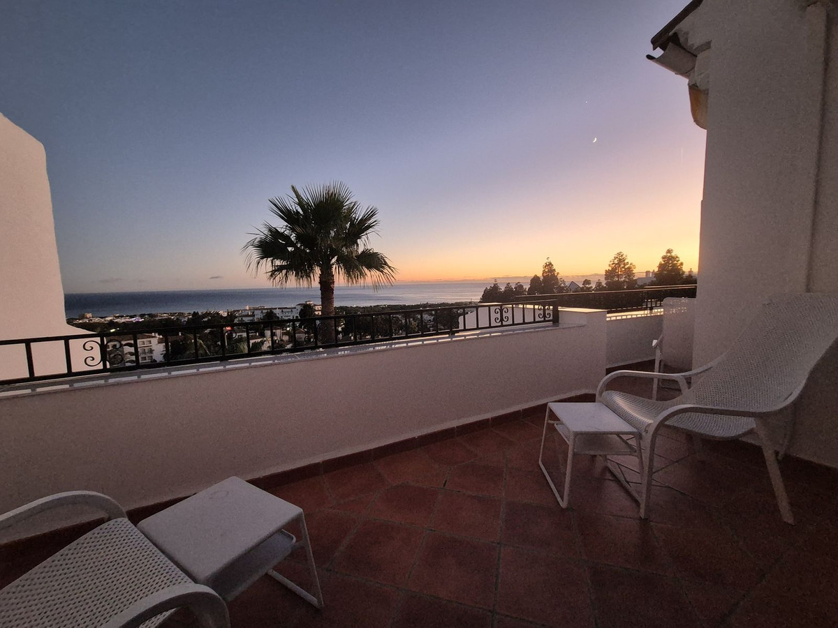 3 Bed Apartment for sale in Calahonda Costa Del Sol, Málaga, Spain
