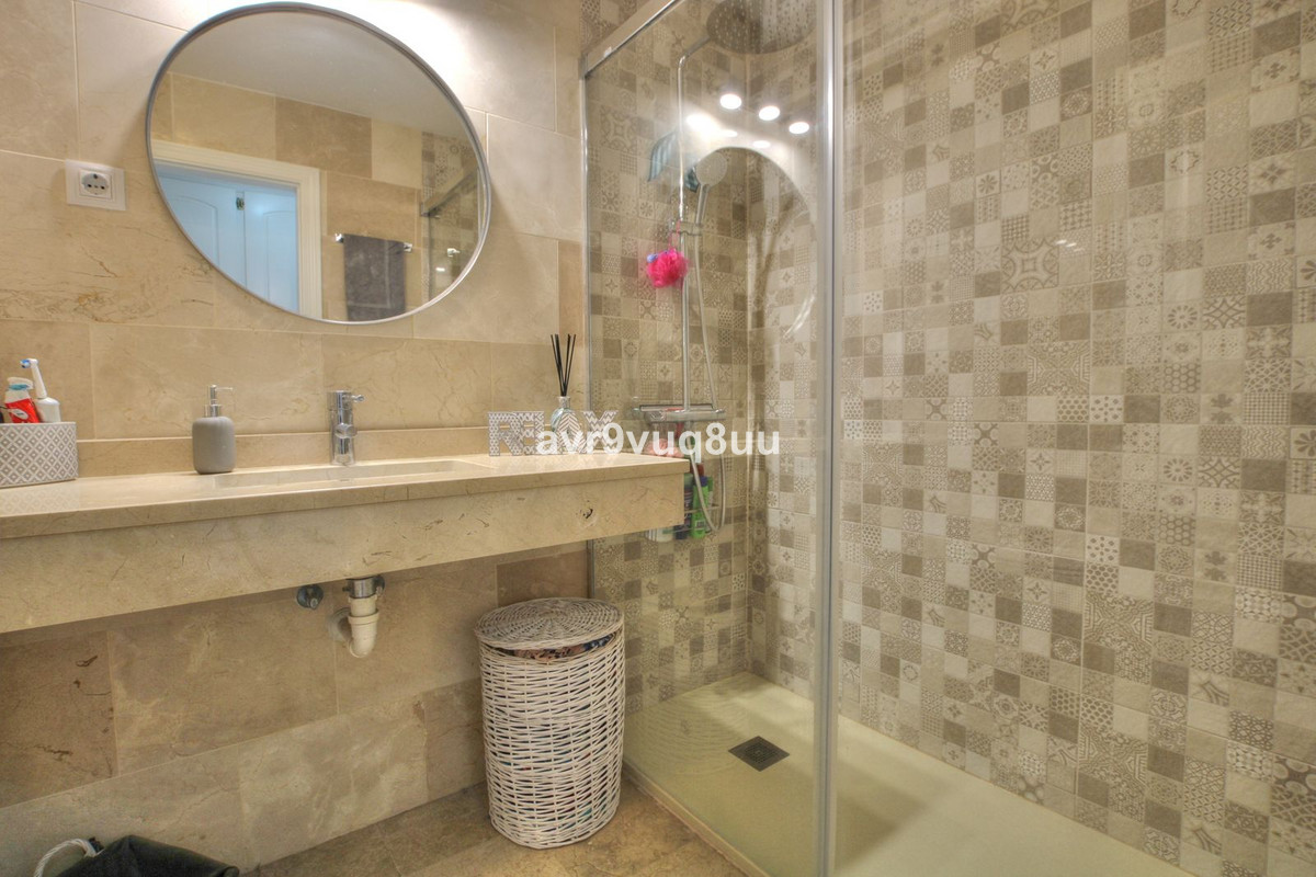 Se vende Apartamento Planta Media de 2 dormitorios en Costa Del Sol, Málaga, España