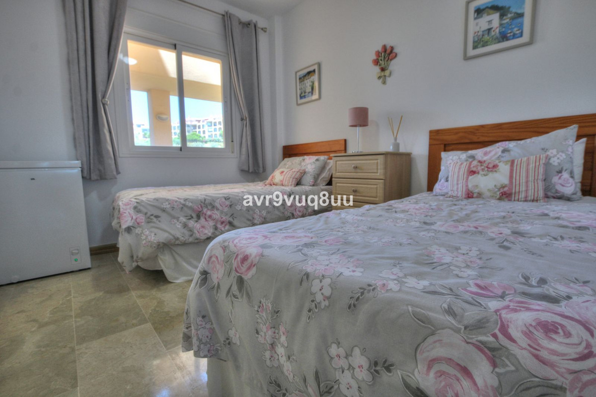 Se vende Apartamento Planta Media de 2 dormitorios en Costa Del Sol, Málaga, España