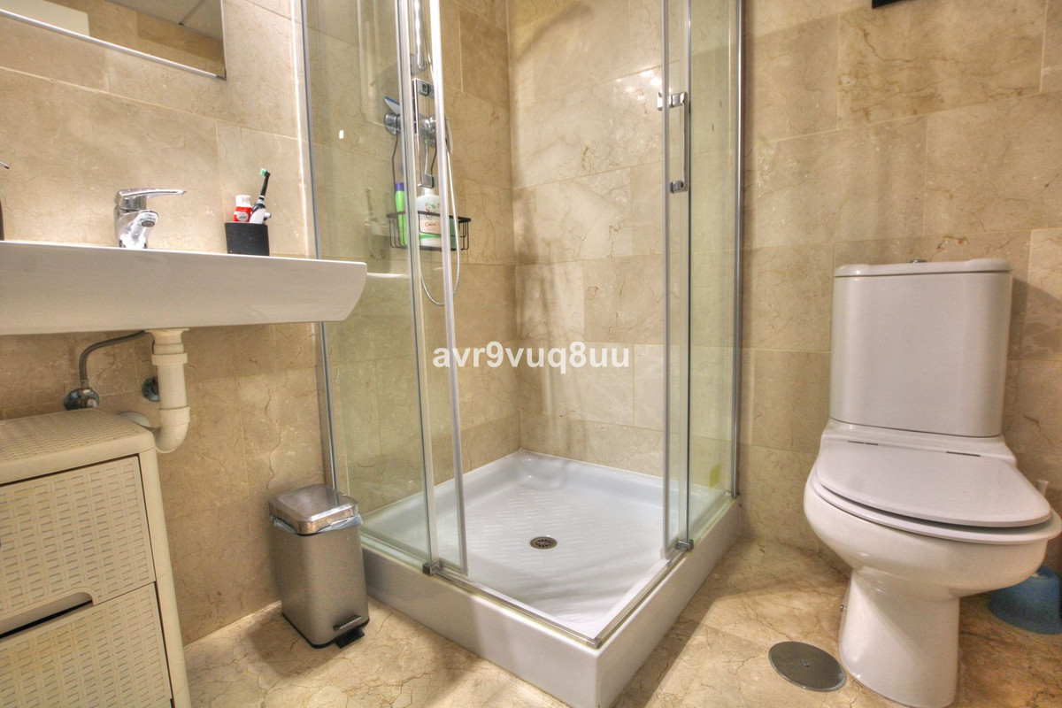 Se vende Apartamento Planta Media de 2 dormitorios en Costa Del Sol, Málaga, España