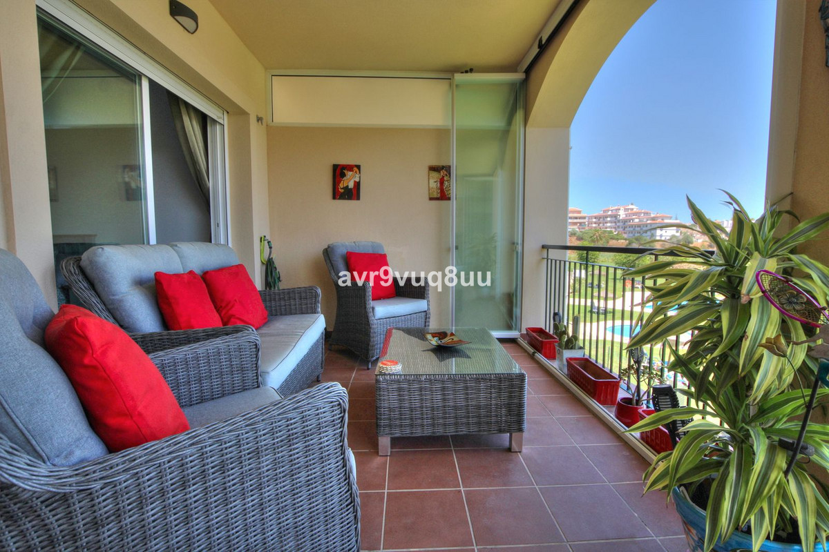 Se vende Apartamento Planta Media de 2 dormitorios en Costa Del Sol, Málaga, España
