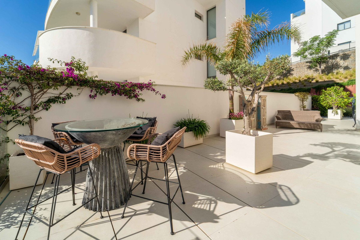 2 Bed Apartment for sale in Fuengirola Costa Del Sol, Málaga, Spain