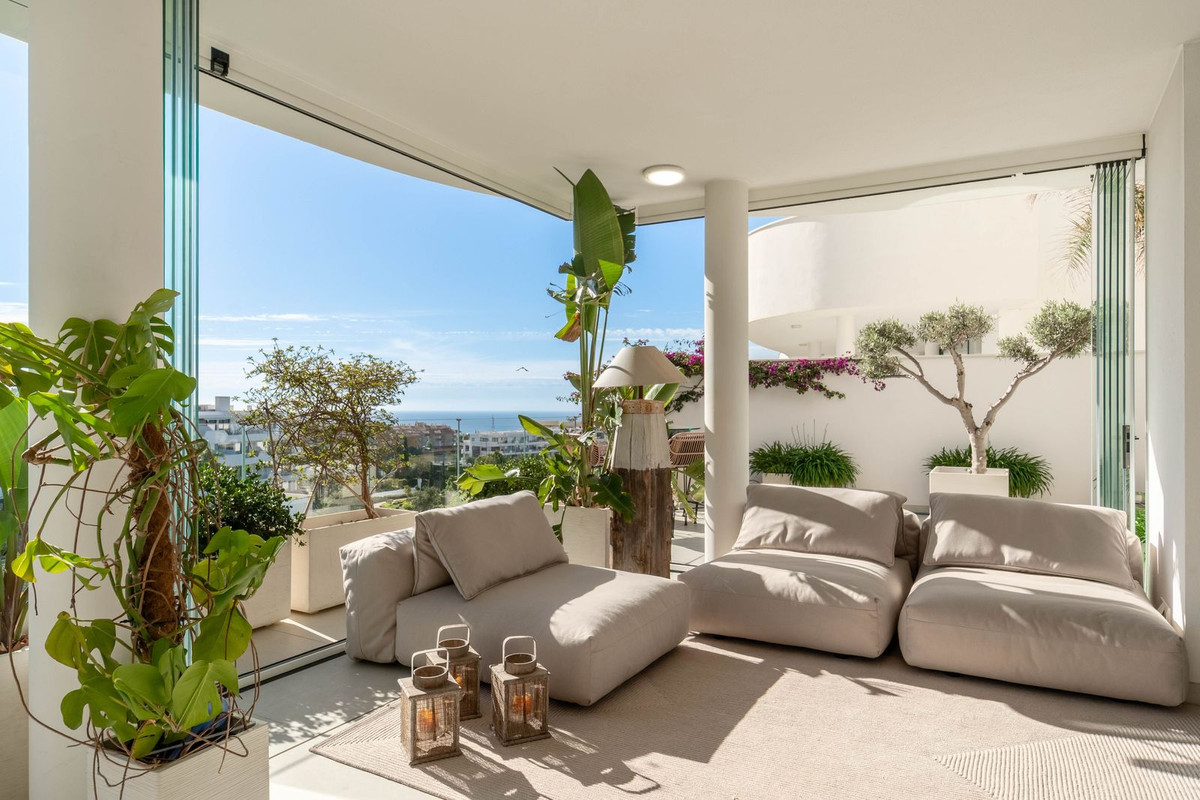 2 Bed Apartment for sale in Fuengirola Costa Del Sol, Málaga, Spain