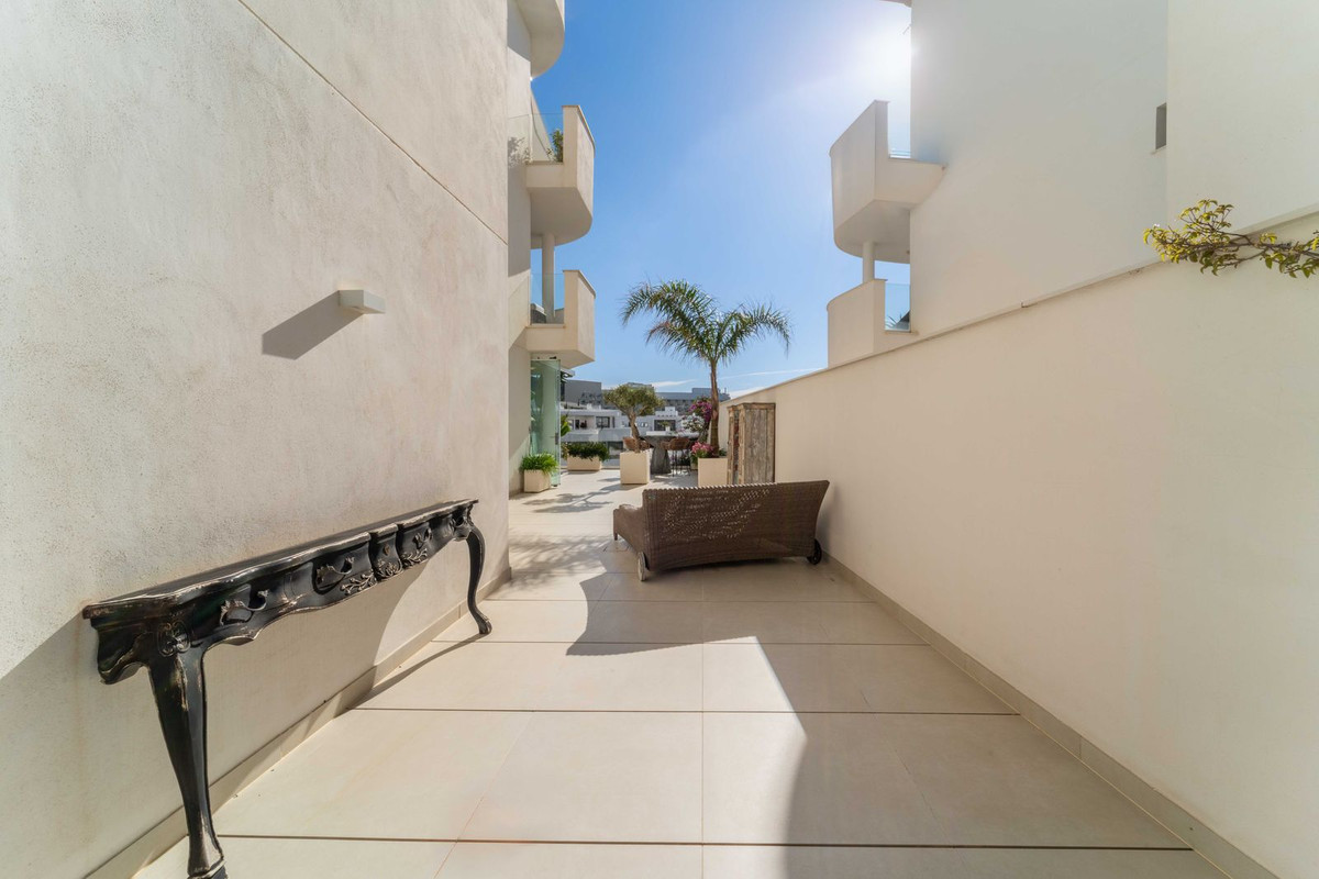 2 Bed Apartment for sale in Fuengirola Costa Del Sol, Málaga, Spain