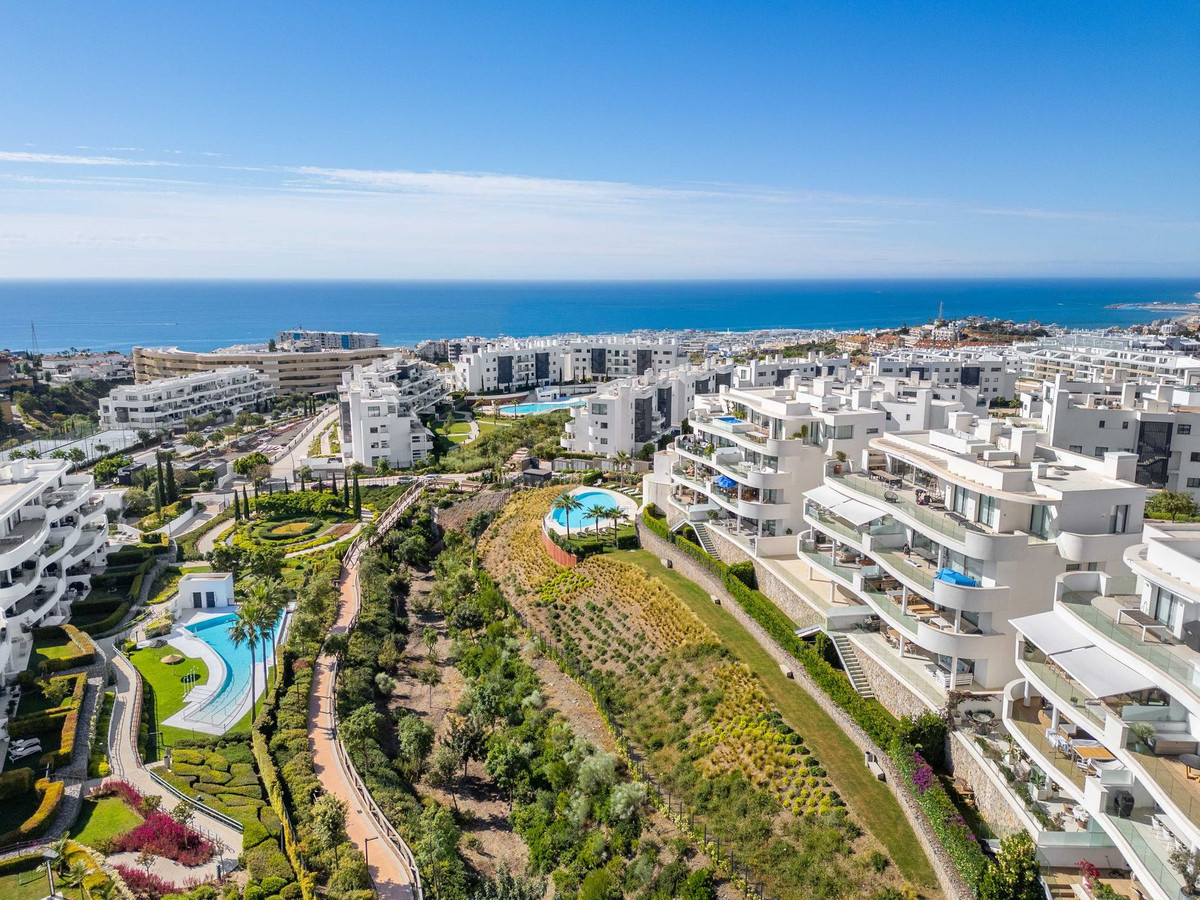 2 Bed Apartment for sale in Fuengirola Costa Del Sol, Málaga, Spain