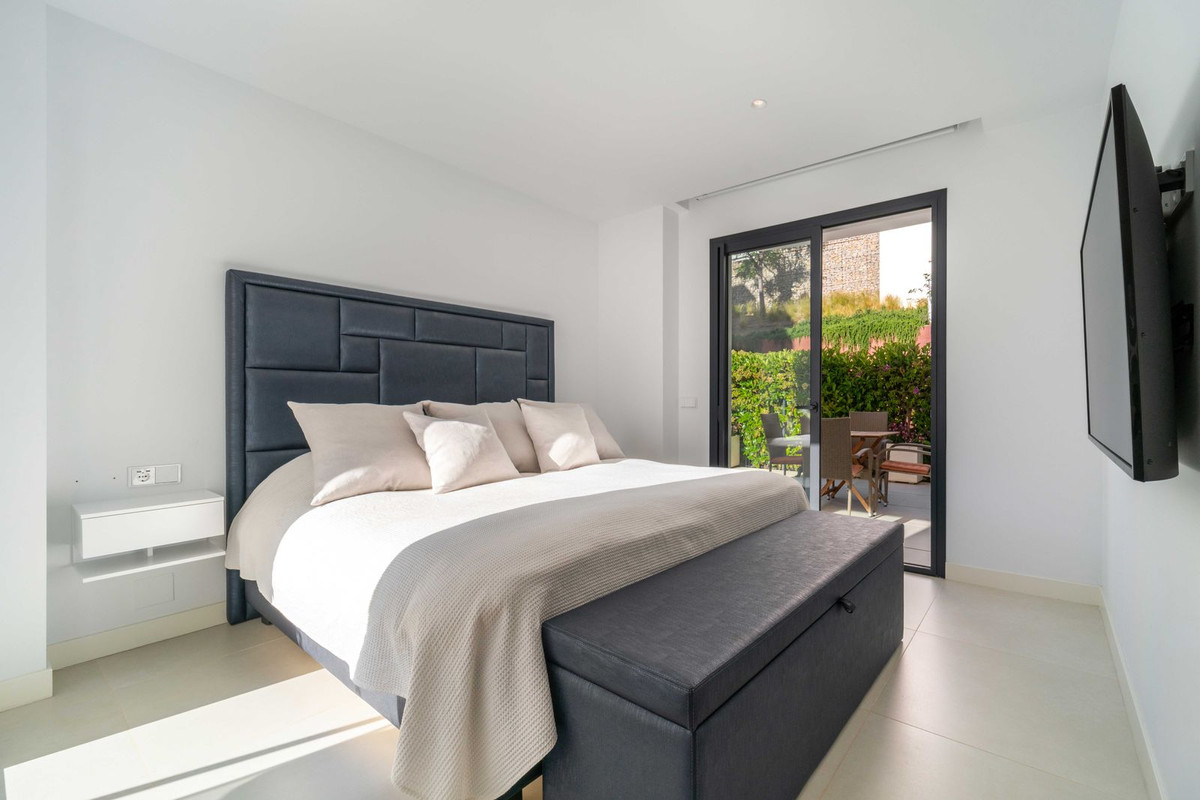 2 Bed Apartment for sale in Fuengirola Costa Del Sol, Málaga, Spain