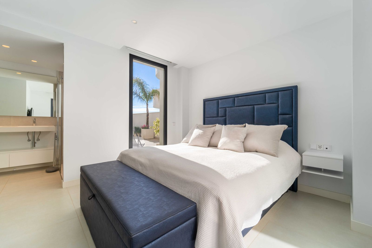 2 Bed Apartment for sale in Fuengirola Costa Del Sol, Málaga, Spain