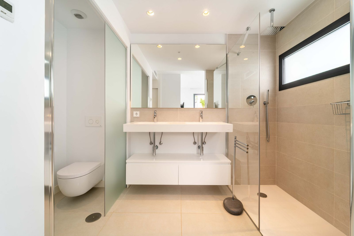 2 Bed Apartment for sale in Fuengirola Costa Del Sol, Málaga, Spain