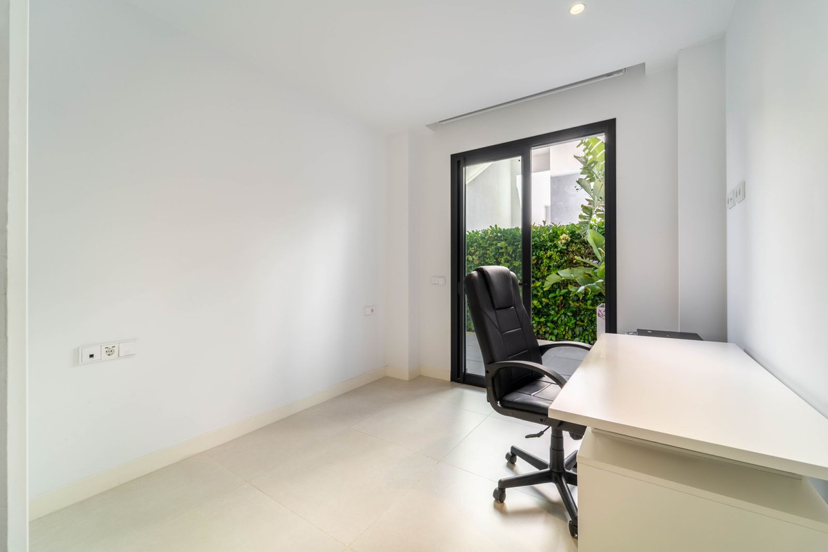 2 Bed Apartment for sale in Fuengirola Costa Del Sol, Málaga, Spain