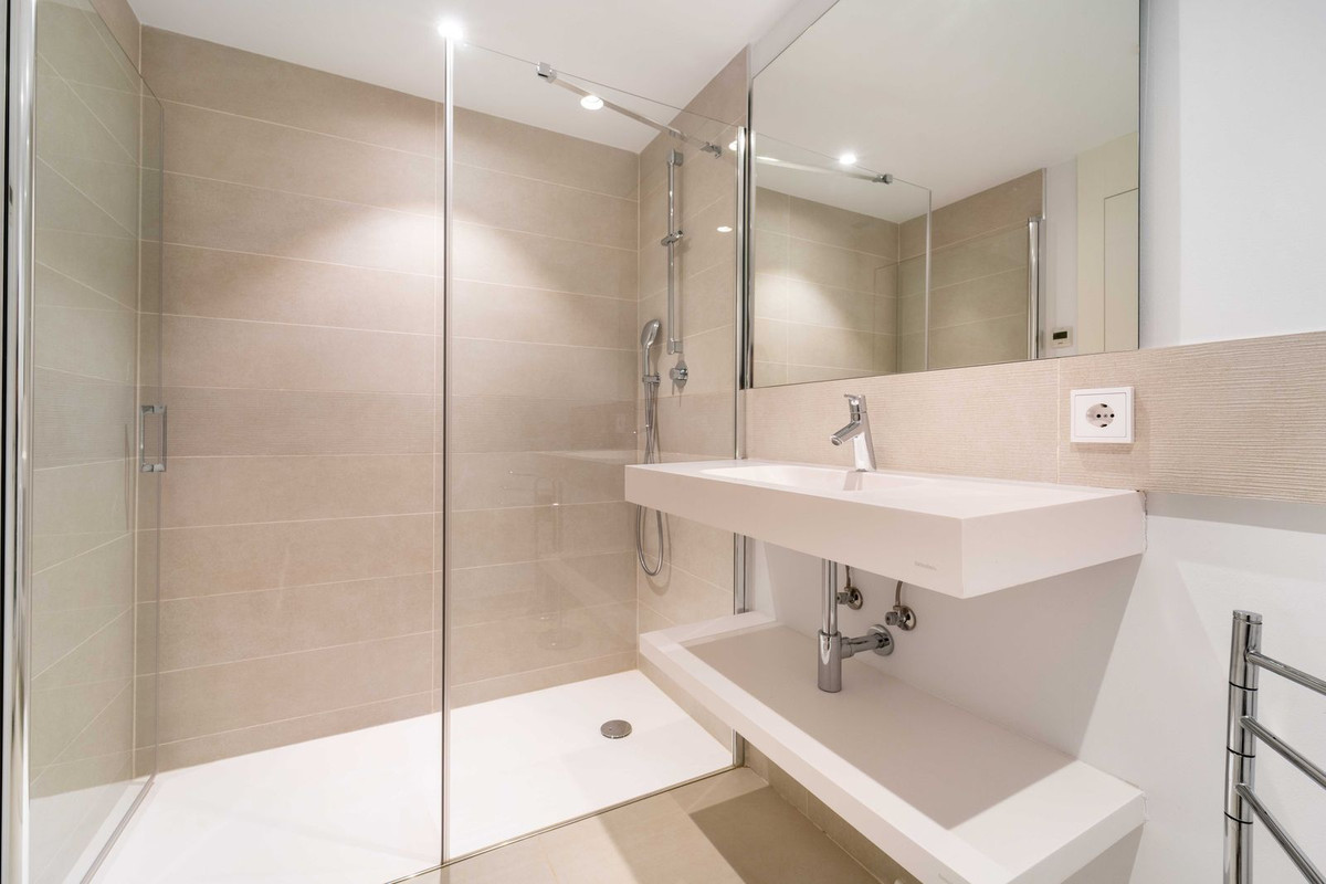 2 Bed Apartment for sale in Fuengirola Costa Del Sol, Málaga, Spain