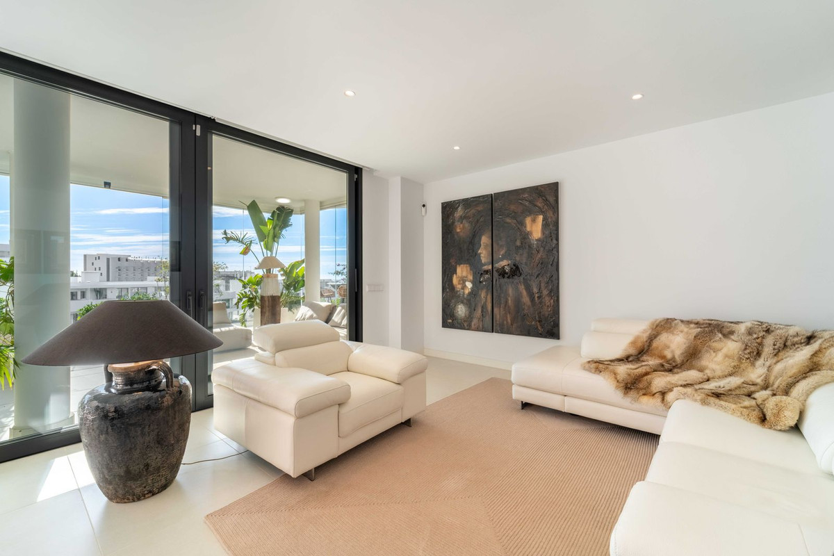 2 Bed Apartment for sale in Fuengirola Costa Del Sol, Málaga, Spain