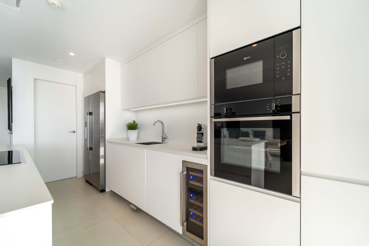 2 Bed Apartment for sale in Fuengirola Costa Del Sol, Málaga, Spain
