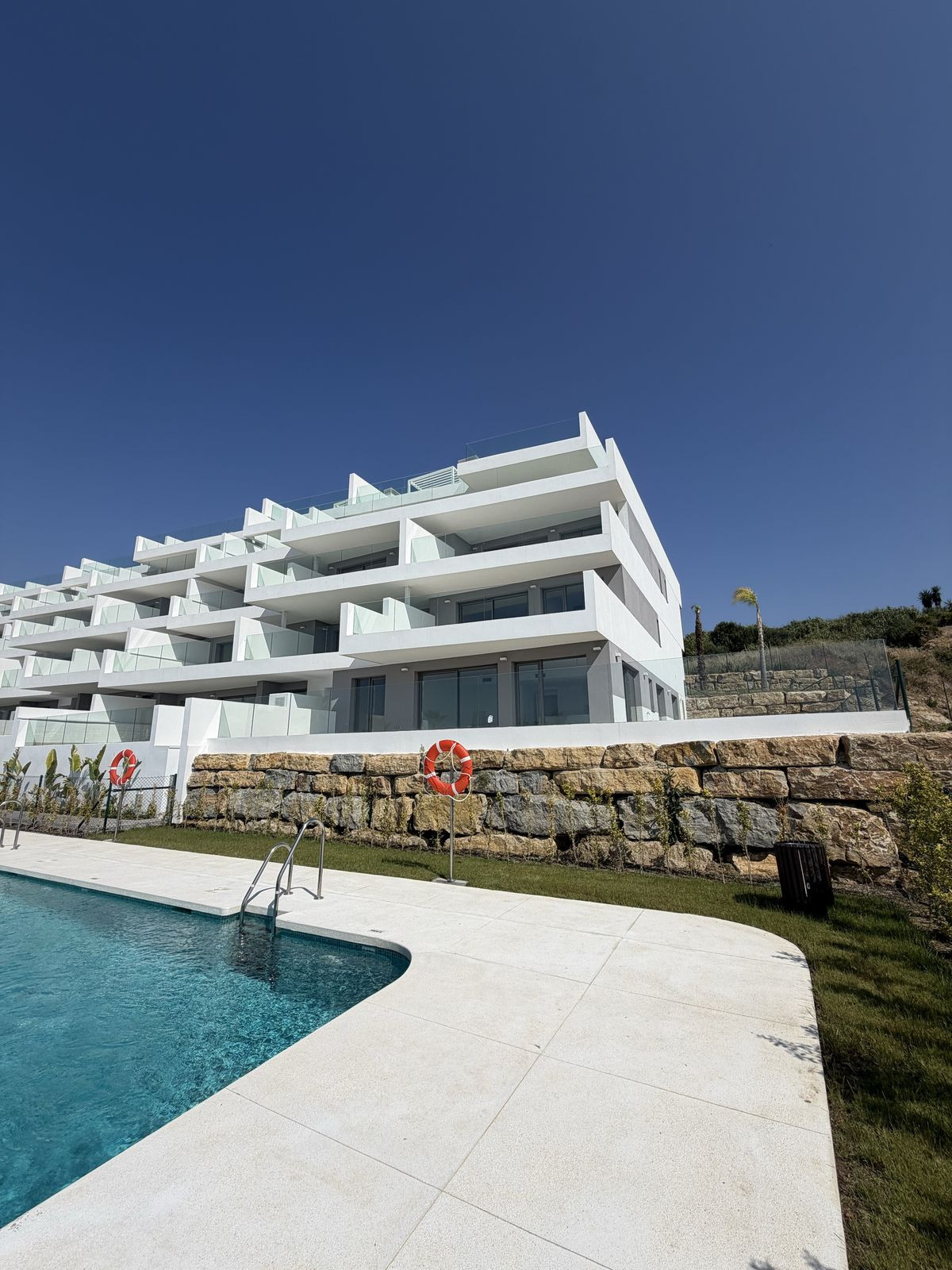 Se vende Apartamento Planta Media de 2 dormitorios en Costa Del Sol, Málaga, España