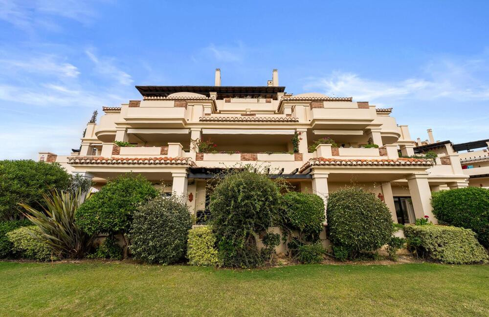 5 Bed Apartment for sale in Benahavís Costa Del Sol, Málaga, Spain