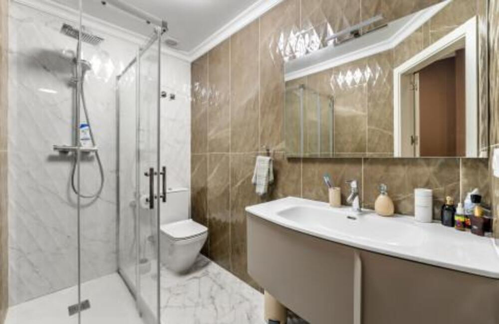 5 Bed Apartment for sale in Benahavís Costa Del Sol, Málaga, Spain