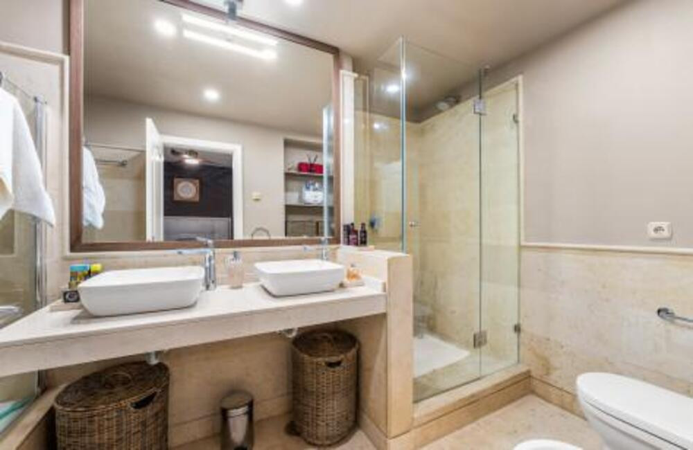5 Bed Apartment for sale in Benahavís Costa Del Sol, Málaga, Spain