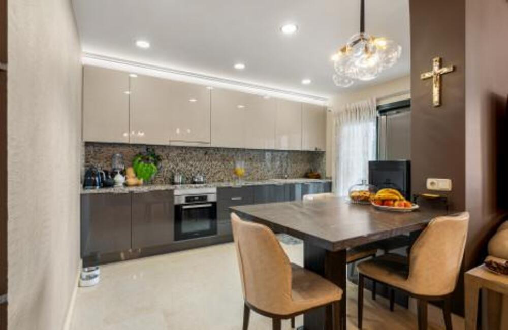 5 Bed Apartment for sale in Benahavís Costa Del Sol, Málaga, Spain