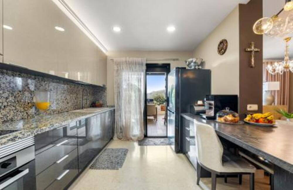 5 Bed Apartment for sale in Benahavís Costa Del Sol, Málaga, Spain