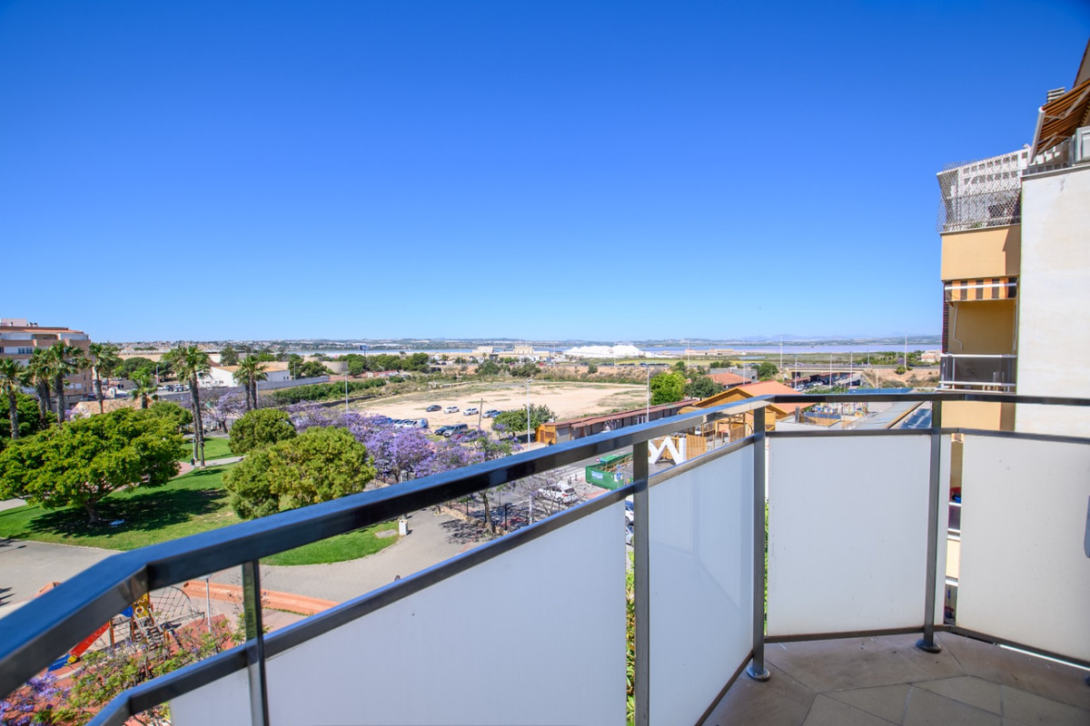 Se vende Apartamento Planta Media de 2 dormitorios en Costa Blanca, Alicante, España