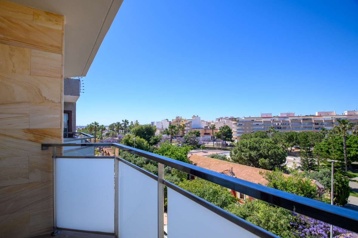 Se vende Apartamento Planta Media de 2 dormitorios en Costa Blanca, Alicante, España