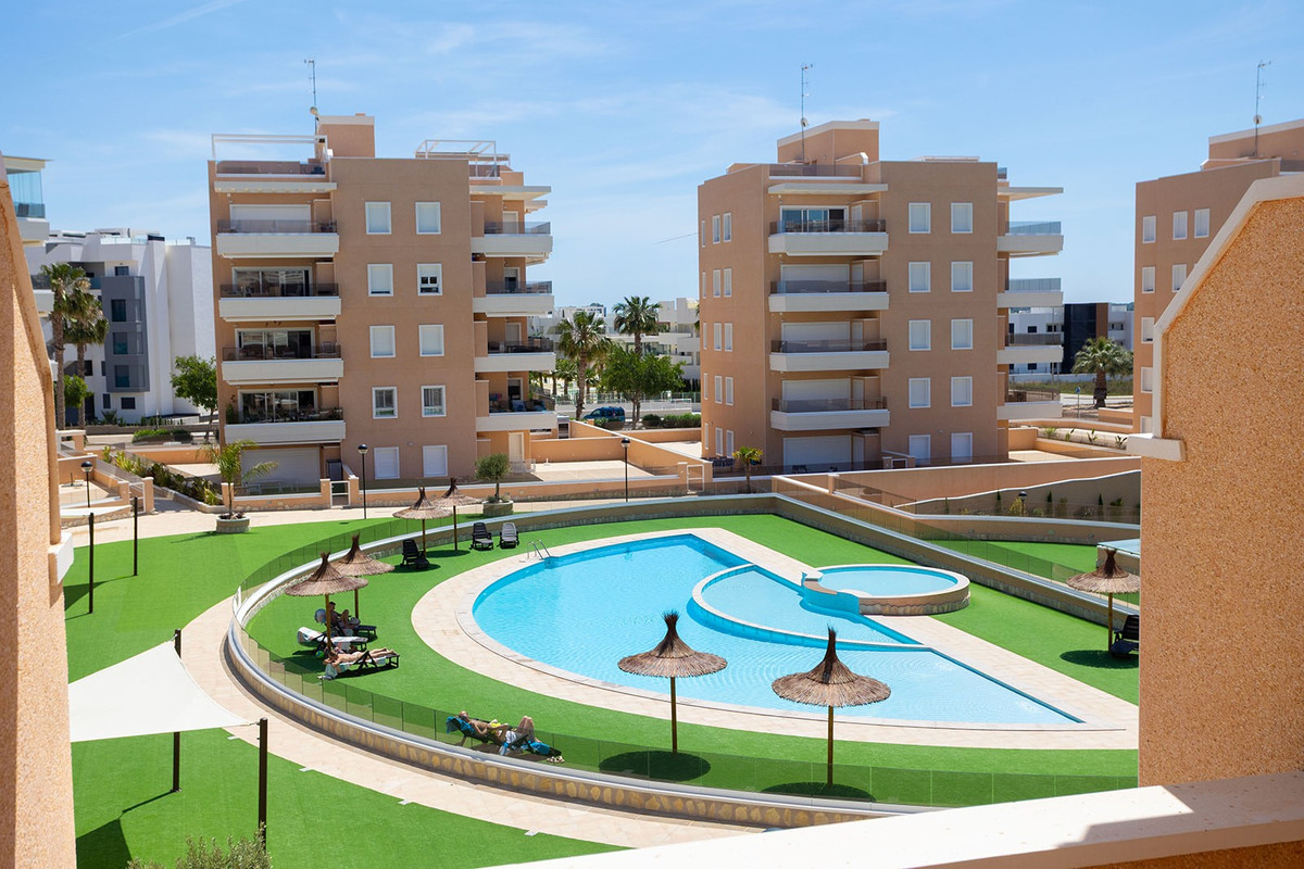 3 Bed Apartment for sale in Urbanización El Raso Costa Blanca, Alicante, Spain