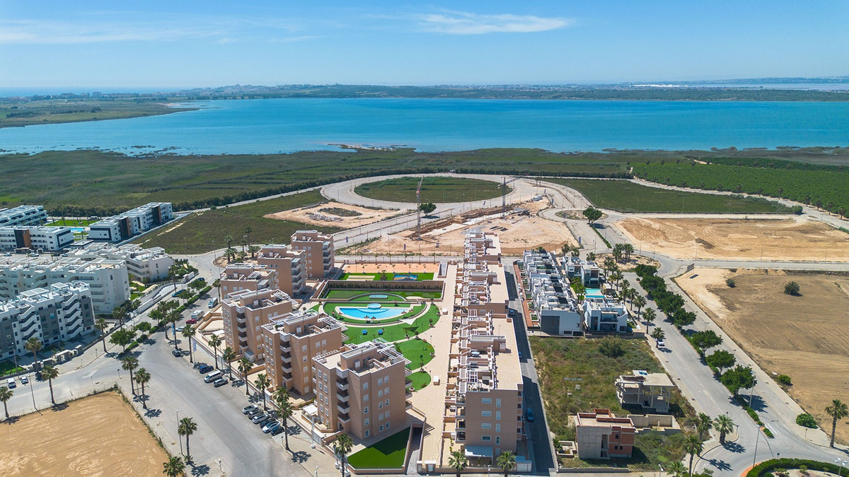 3 Bed Apartment for sale in Urbanización El Raso Costa Blanca, Alicante, Spain
