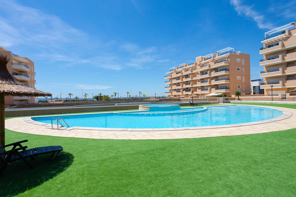 3 Bed Apartment for sale in Urbanización El Raso Costa Blanca, Alicante, Spain