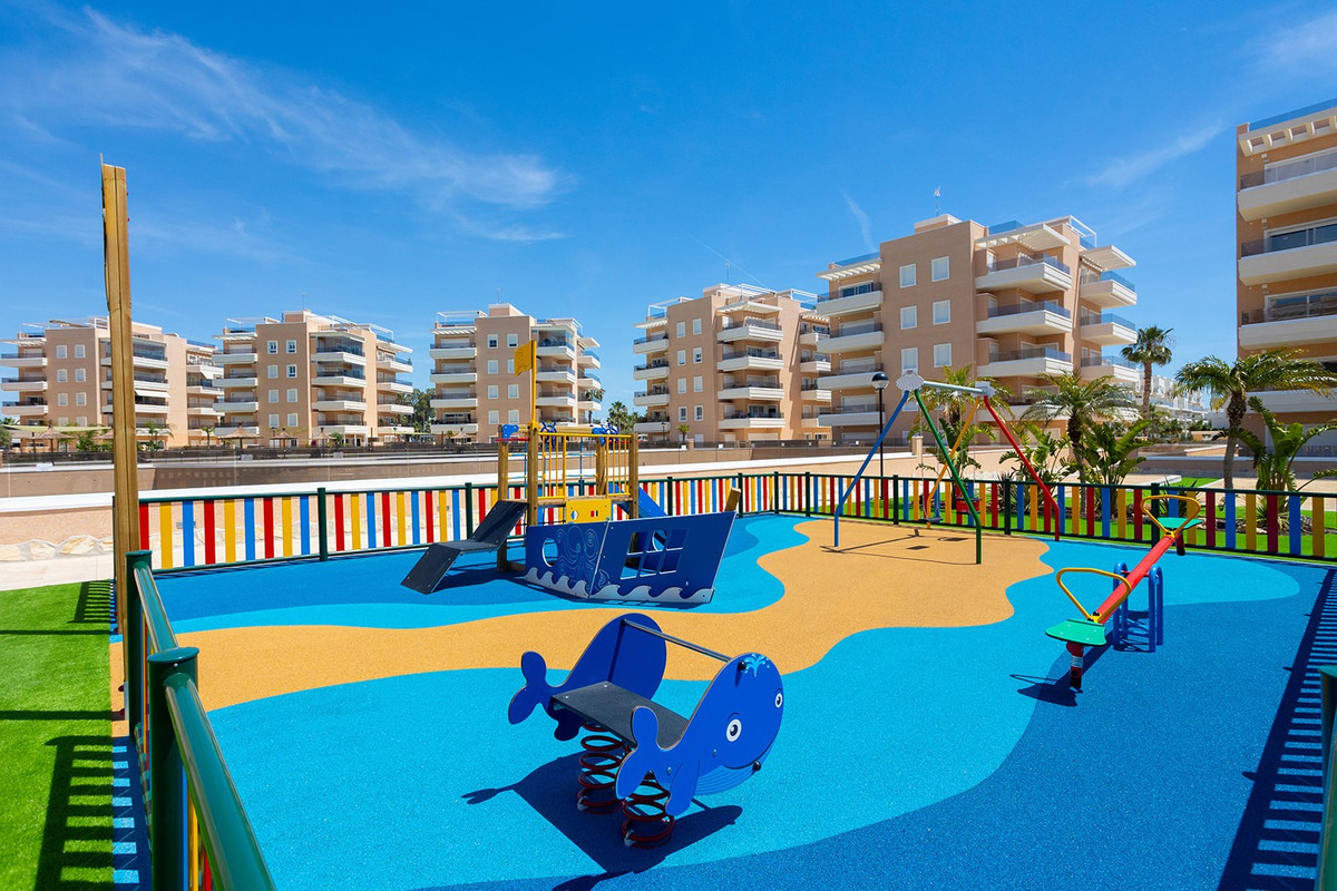 3 Bed Apartment for sale in Urbanización El Raso Costa Blanca, Alicante, Spain