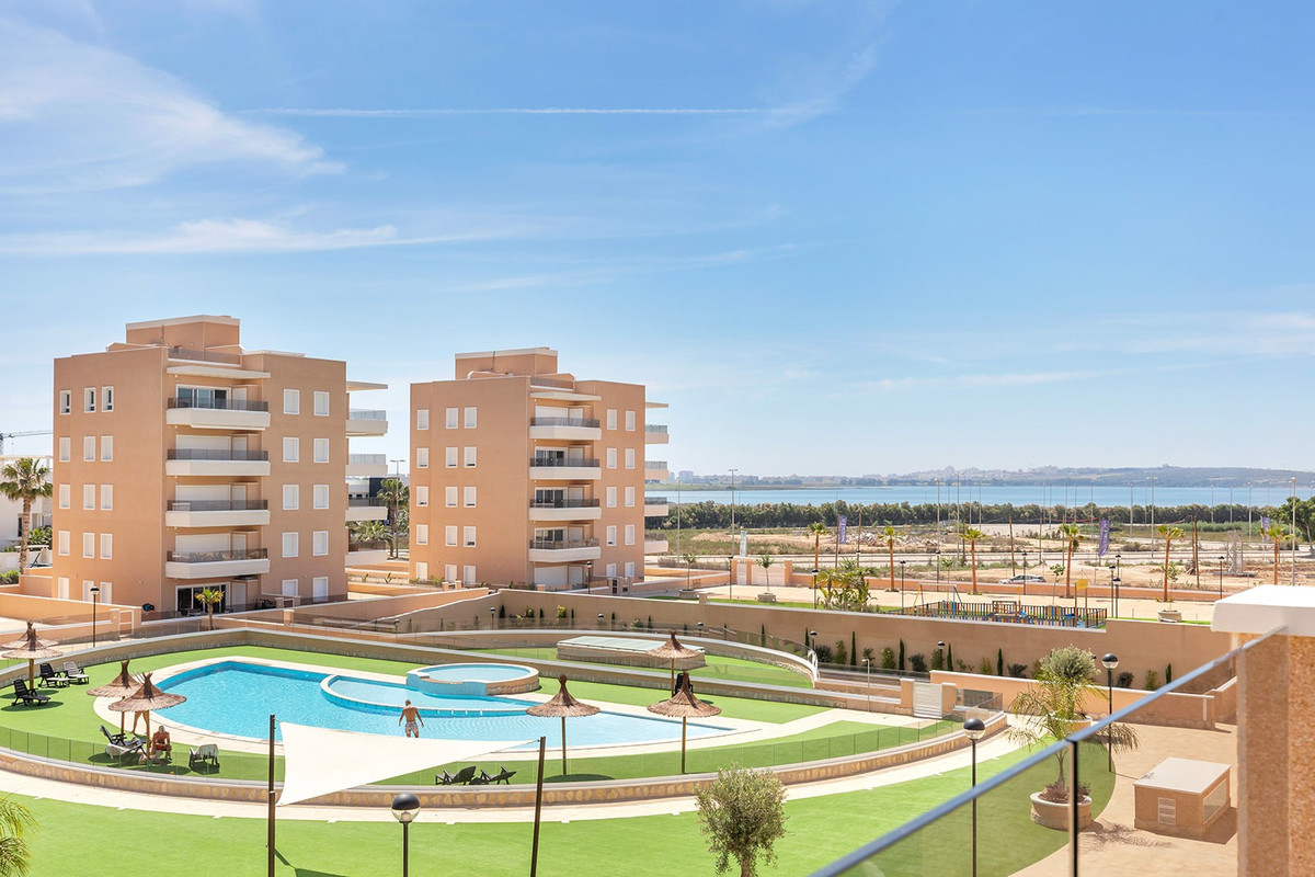 3 Bed Apartment for sale in Urbanización El Raso Costa Blanca, Alicante, Spain