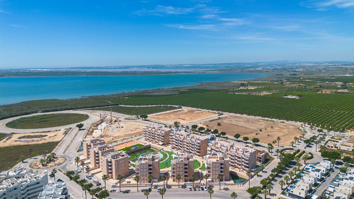 3 Bed Apartment for sale in Urbanización El Raso Costa Blanca, Alicante, Spain