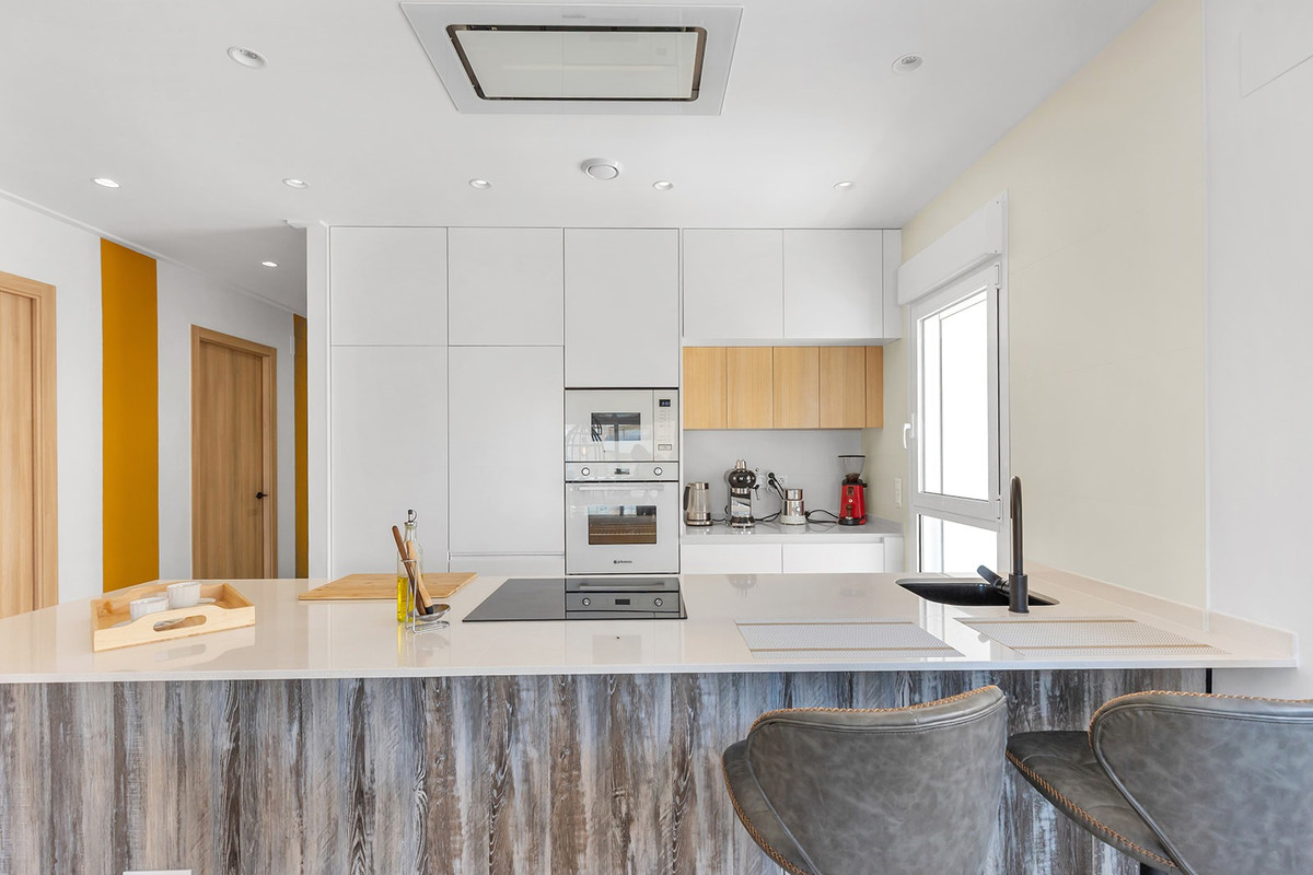 3 Bed Apartment for sale in Urbanización El Raso Costa Blanca, Alicante, Spain