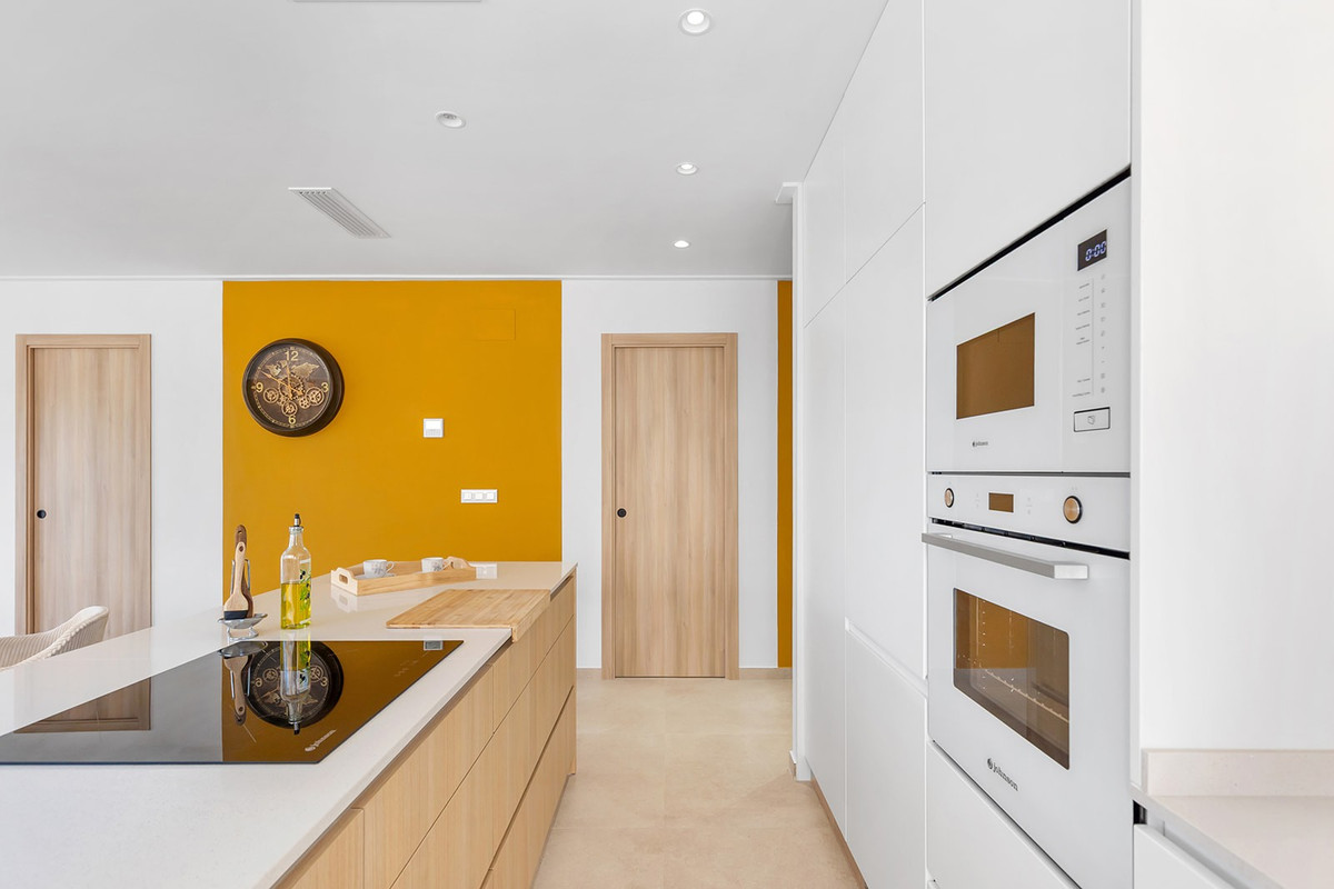 3 Bed Apartment for sale in Urbanización El Raso Costa Blanca, Alicante, Spain