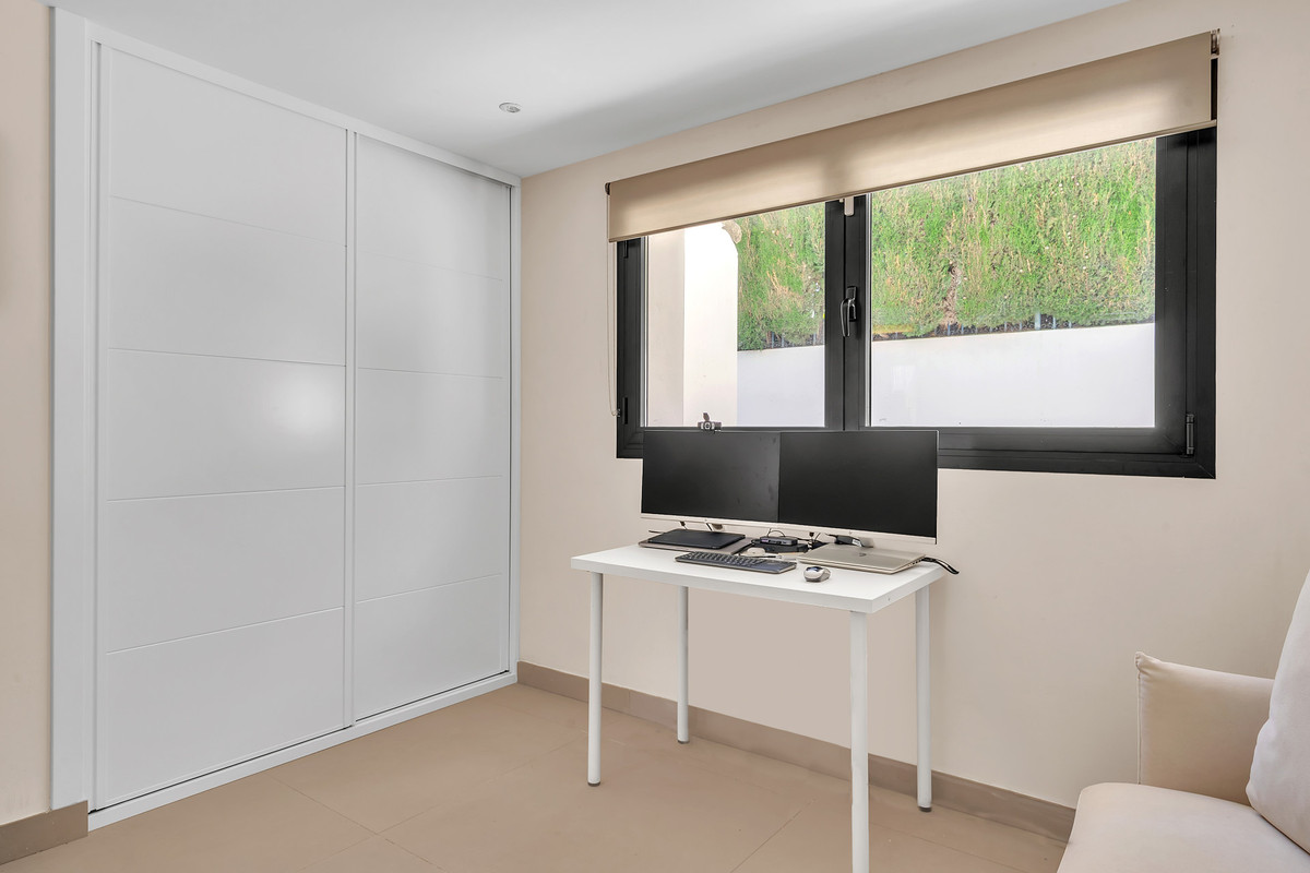 Se vende Villa - Chalet de 4 dormitorios en Costa Del Sol, Málaga, España
