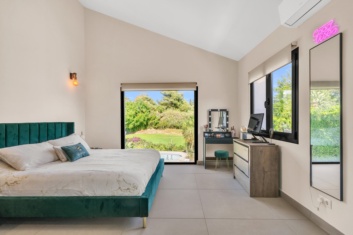 Se vende Villa - Chalet de 4 dormitorios en Costa Del Sol, Málaga, España
