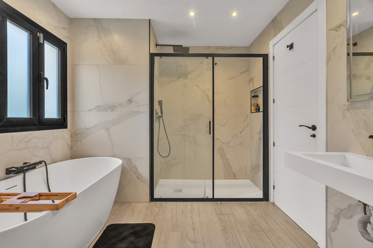 Se vende Villa - Chalet de 4 dormitorios en Costa Del Sol, Málaga, España